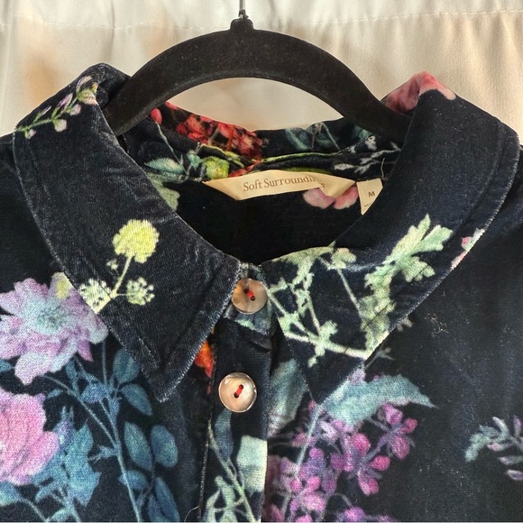 Soft Surroundings Velvet Floral Blouse
Top Womens Medium Blue Button
Down Shirt - Picture 12 of 15